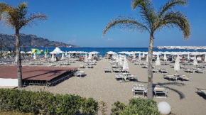 GIARDINI NAXOS A 500mt DAL MARE